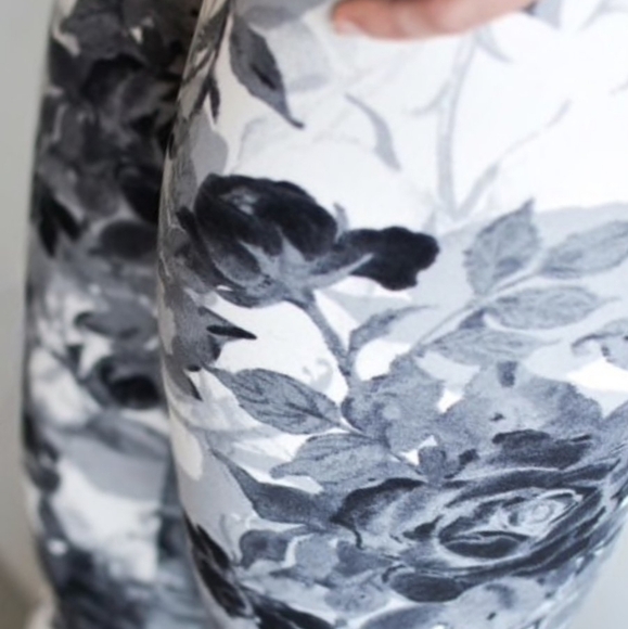 LEGGINGS DEPOT Gray & White Floral Print Full length Leggings Size 12-20 NWT - Picture 3 of 4